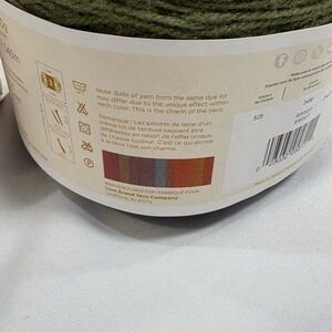 Lion Brand Mandala Yarn 100 % Acrylic (240D) Groot